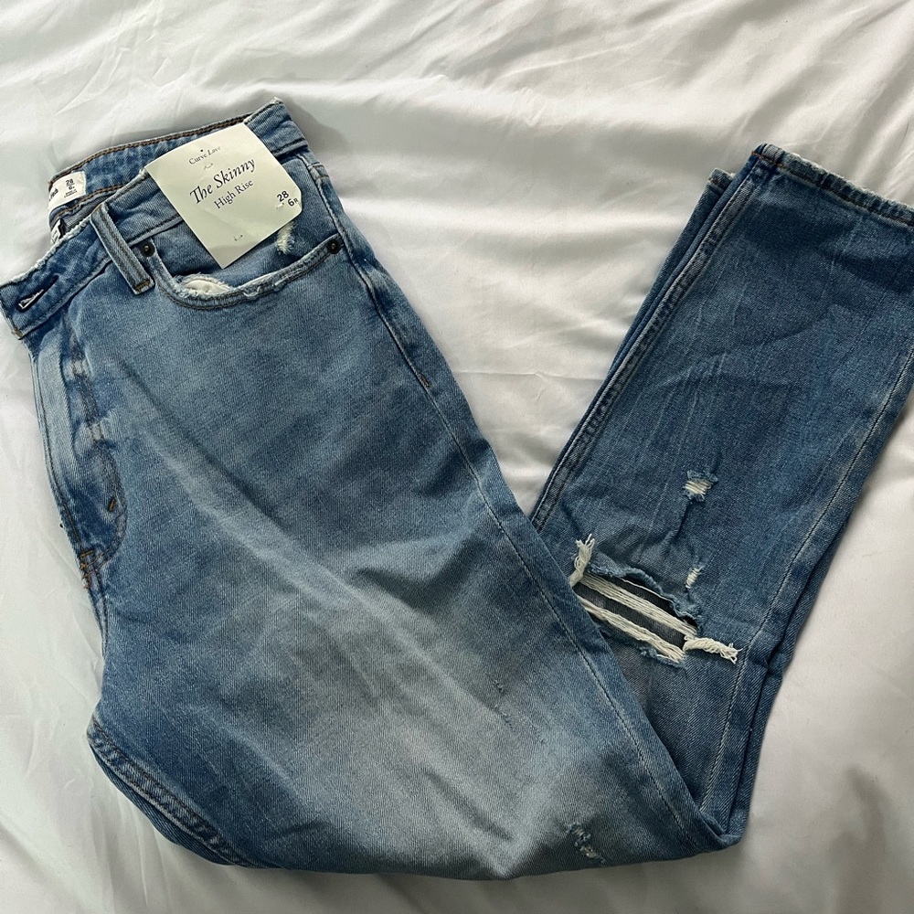 Abercrombie Curve Love ripped Jeans - Picture 1 of 3